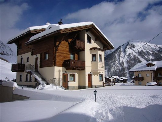 Foto esterno Appartamenti Al Bait dali Marmota