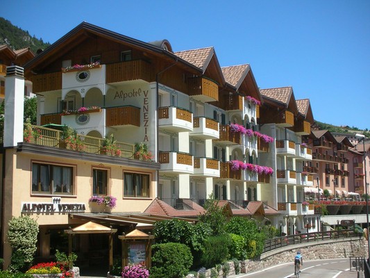 Foto estiva di presentazione Alpotel Dolomiten - Hotel 3 stelle