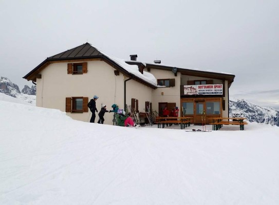 Photo exteriors Alpine farm Terlago