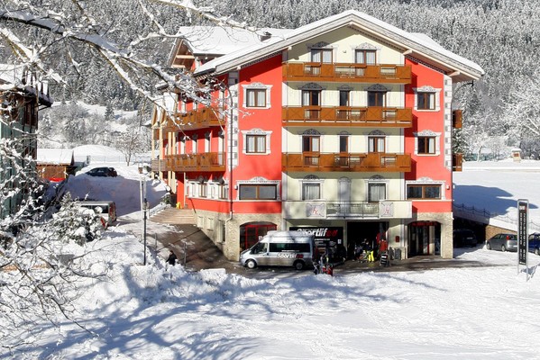 Foto Außenansicht Ski- und Snowboardverleih Sportlifee