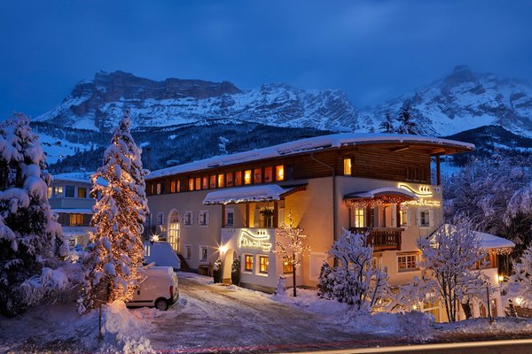 Foto esterno in inverno Dolomit Boutique Hotel