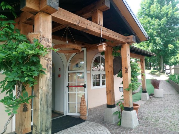 Foto Außenansicht im Sommer Alpen Hotel Eghel
