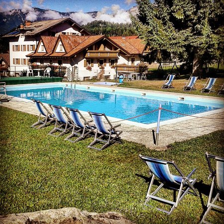 Foto della piscina all'aperto