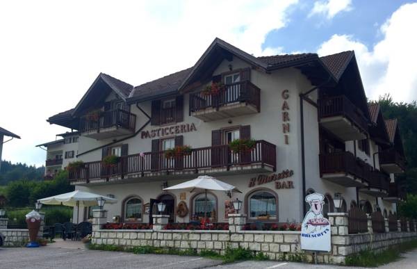 Photo exteriors Garni (B&B) + Apartments Il Muretto