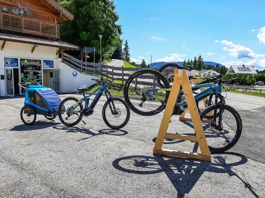 Foto Außenansicht Skiverleih Dosso