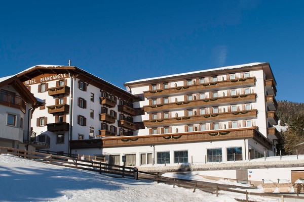Foto esterno Grand Hotel Biancaneve