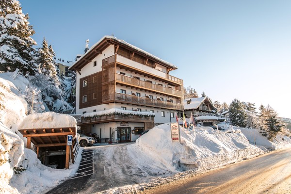 Foto Außenansicht Hotel Chalet Caminetto