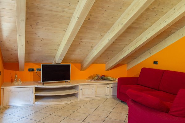 La zona giorno B&B + Appartamenti Chalet La Rugiada