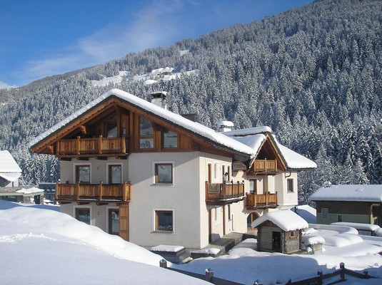 Foto esterno Camere + Appartamenti Chalet La Rugiada