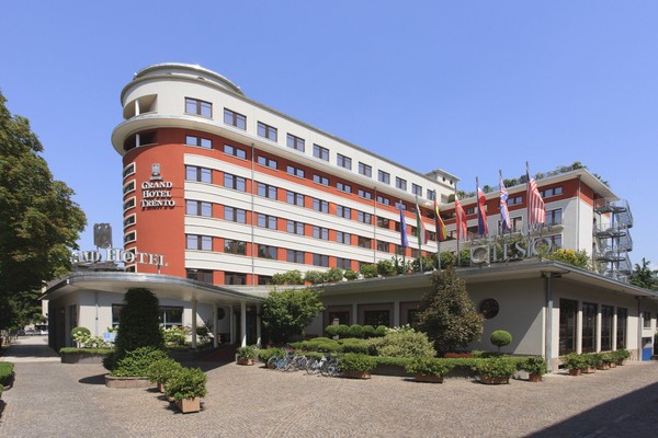 Photo exteriors Grand Hotel Trento