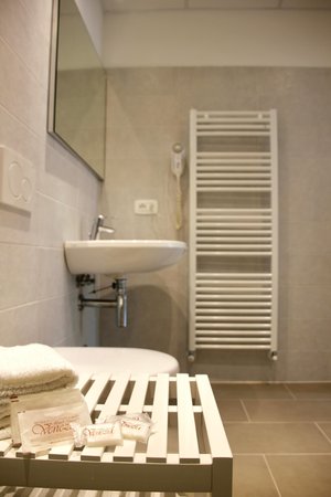 Photo of the bathroom B&B (Garni)-Hotel Venezia