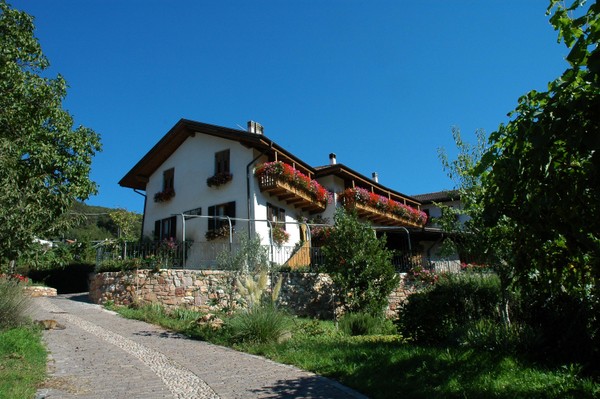 Foto Außenansicht B&B + Ferienwohnungen auf dem Bauernhof Maso Nello