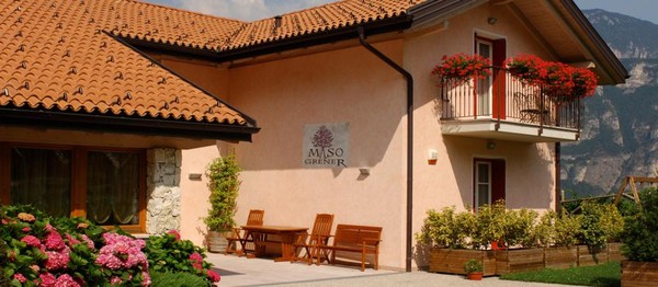 Photo exteriors Farmhouse B&B Maso Grener