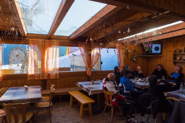 The restaurant Sorafurcia / Geiselsberg (Valdaora / Olang) Ski hut Niederegger