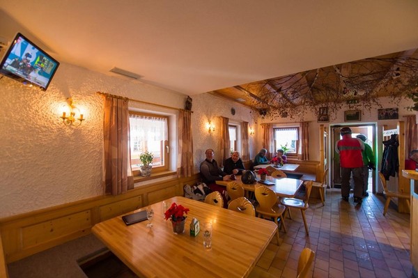 The restaurant Sorafurcia / Geiselsberg (Valdaora / Olang) Ski hut Niederegger