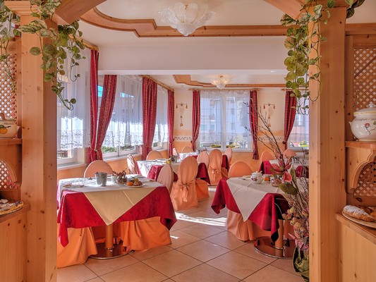 The restaurant Baselga di Piné Al Posta Hotel 1899