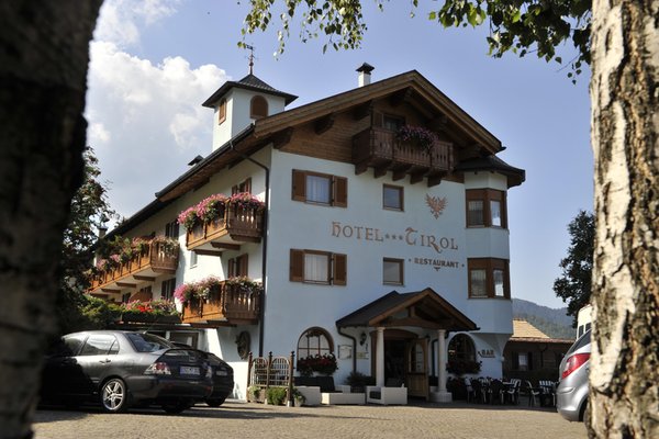 Foto estiva di presentazione Hotel Tirol - Natural Idyll