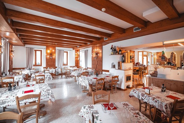 The restaurant Ala (Rovereto and Vallagarina) Locanda Alpina - 1.250m