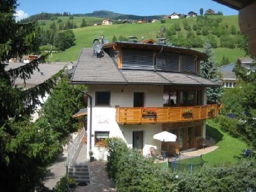 Foto Außenansicht B&B + Ferienwohnungen Villa Anita