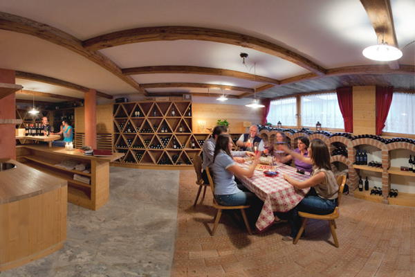 La cantina dei vini Badia - San Leonardo Cavallino