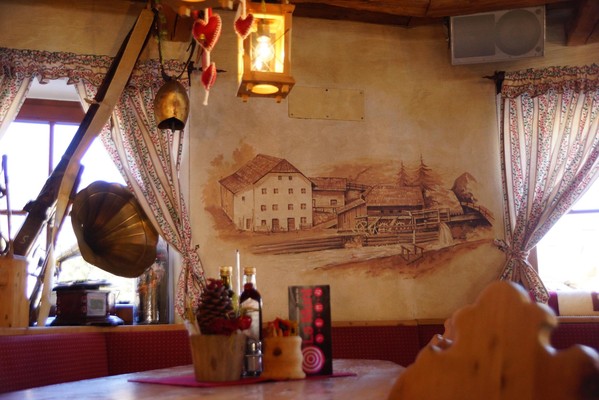The restaurant Badia - Pedraces La Munt