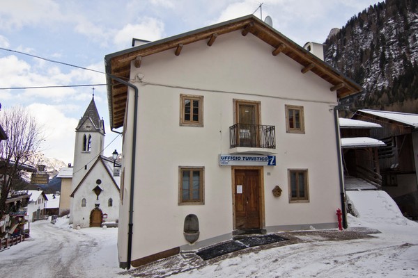 Foto invernale di presentazione Consorzio turistico Marmolada Rocca Pietore Dolomiti