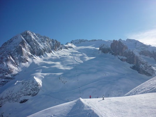 Foto invernale di presentazione Marmolada Rocca Pietore Dolomiti - Consorzio Turistico