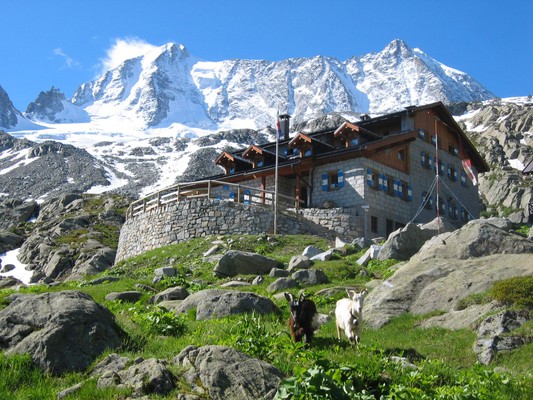 Foto Außenansicht Berghütte mit Zimmern Stavel F. Denza