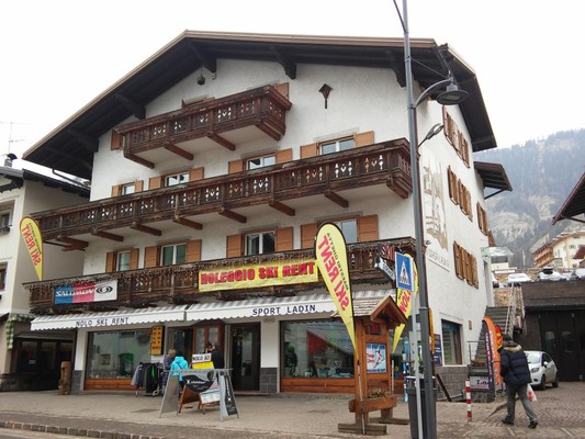Foto esterno Noleggio e ski service Ladin Sport