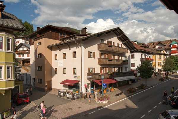 Foto Außenansicht Ferienwohnungen Rezia