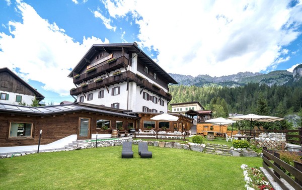 Foto Außenansicht Wellness Hotel Bladen