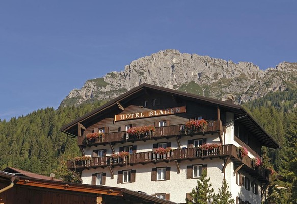 Foto Außenansicht Wellness Hotel Bladen