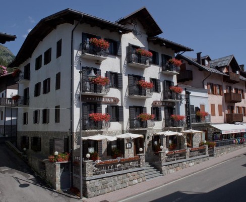 Foto Außenansicht Garni-Hotel + Ferienwohnungen Cavallino