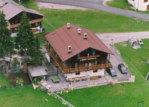 Foto esterno in estate Cristina