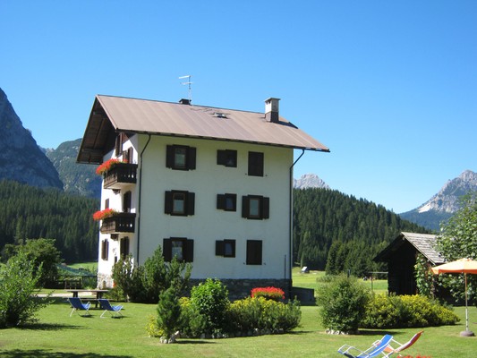 Foto Außenansicht Ferienwohnungen Villa Firmina