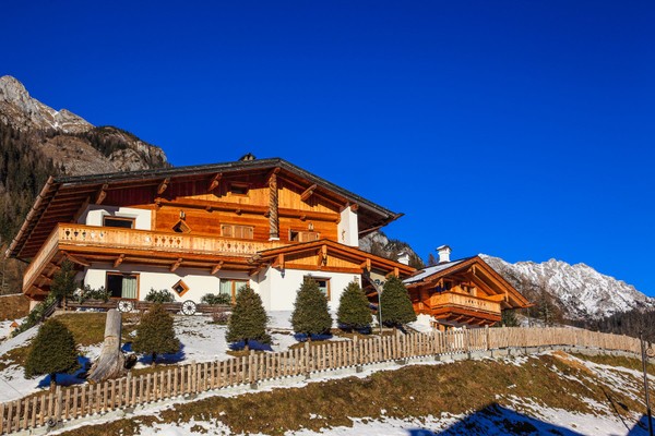 Foto Außenansicht B&B + Ferienwohnungen Solder Chalet Dolomiti