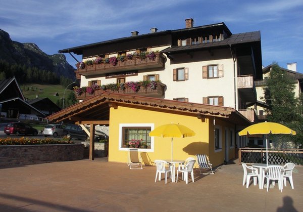 Foto esterno in estate Villa Erika