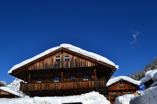 Foto esterno in inverno Voltan Haus