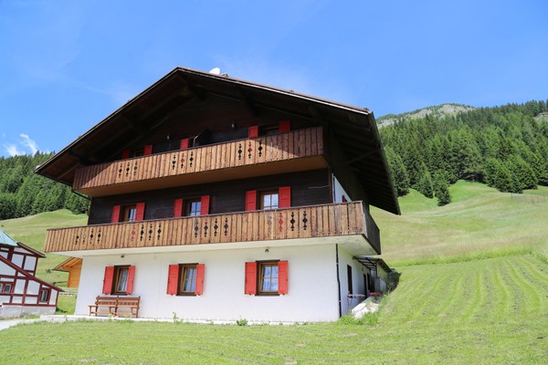 Foto Außenansicht Ferienwohnungen Casa Genziana