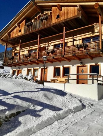 Foto invernale di presentazione Appartamenti Fontana Marta e Serena