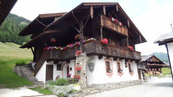 Foto Außenansicht B&B + Ferienwohnungen Schlossar Haus