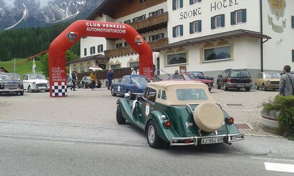Foto Außenansicht im Sommer Sport Hotel