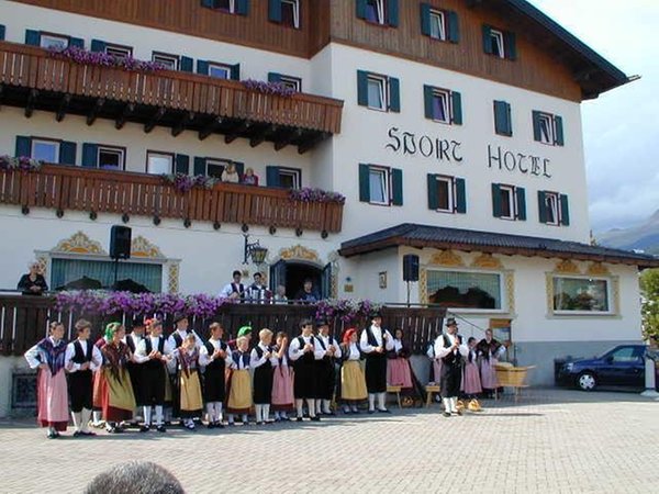Foto Außenansicht im Sommer Sport Hotel
