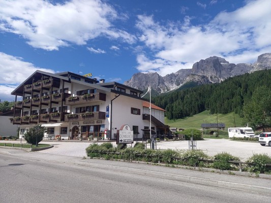 Foto Außenansicht Hotel Comelico