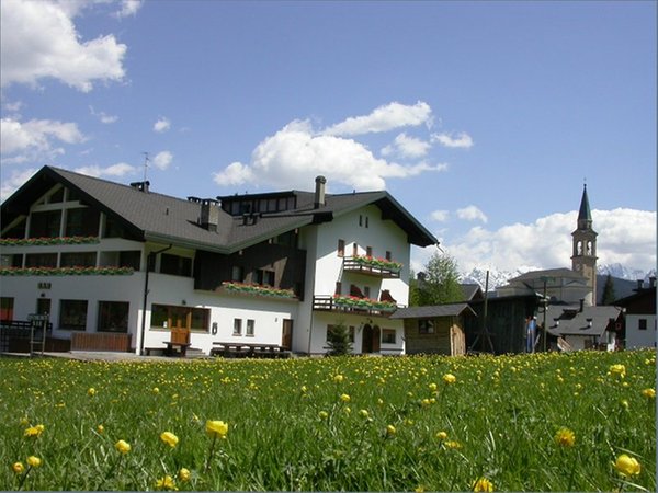 Foto Außenansicht im Sommer D'La Varda
