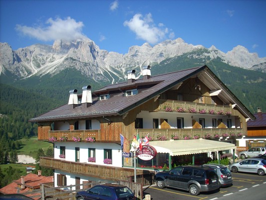 Foto Außenansicht Hotel Meublé Dolomiti