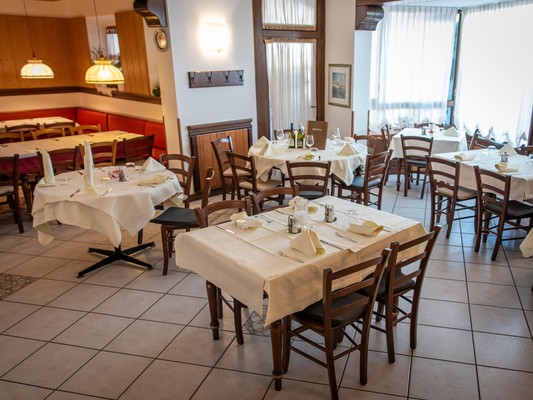The restaurant Passo Pramollo Al Gallo Forcello.1530
