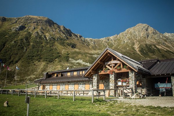 Foto estiva di presentazione Rifugio con camere Maddalene