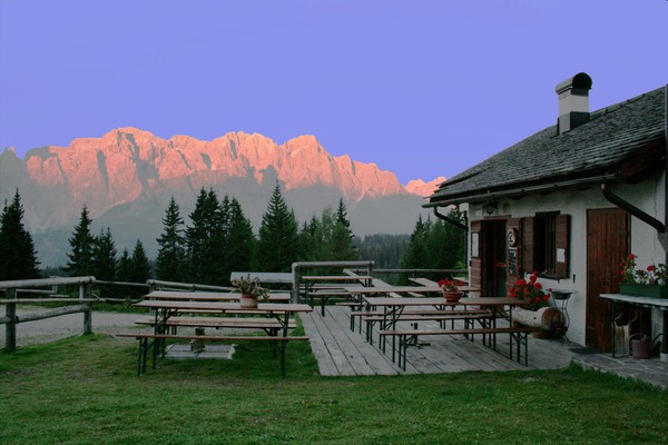 Foto Außenansicht Berghütte mit Zimmern Rinfreddo