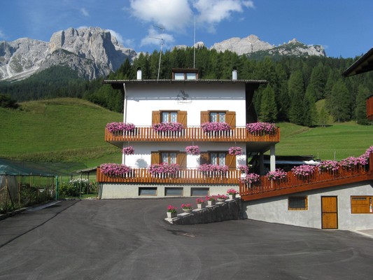 Foto Außenansicht Ferienwohnungen in den Dolomiten im Val Comelico